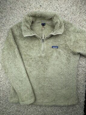Patagonia Women’s XL Beige Fuzzy Soft Pullover Jacket 1/4 Zip W Logo Polyester